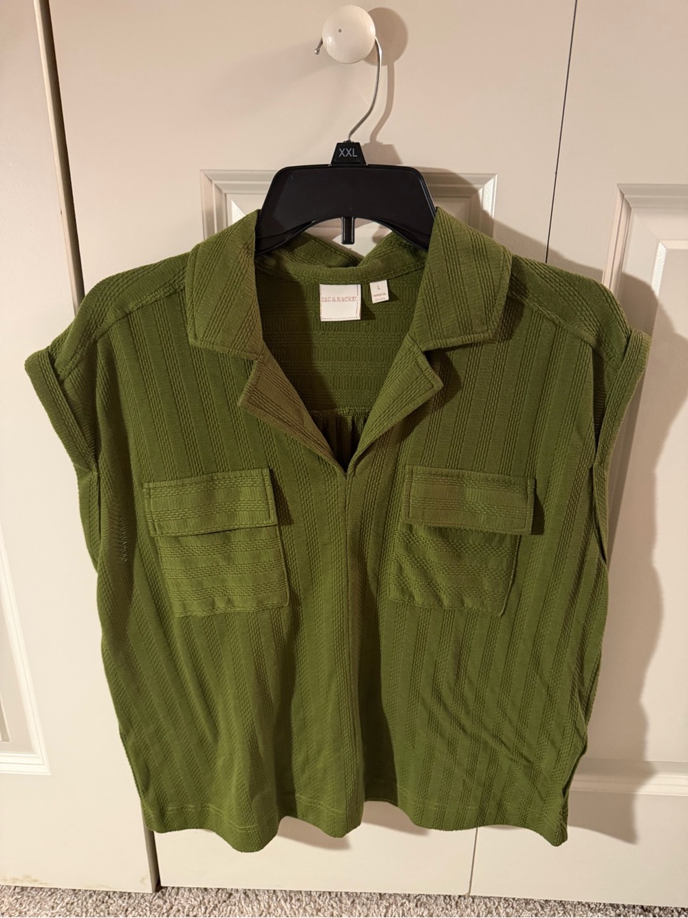 GUC Zach and Rachel crop short sleeve top. Size L. Green color.